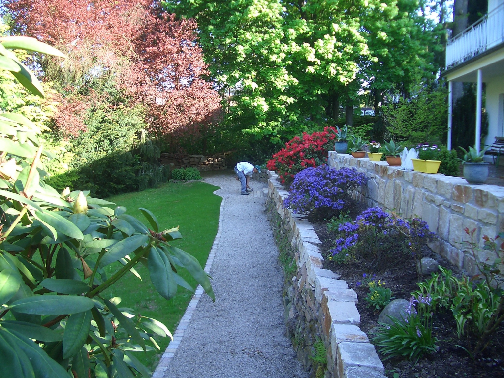 Gartenmauern und Wege