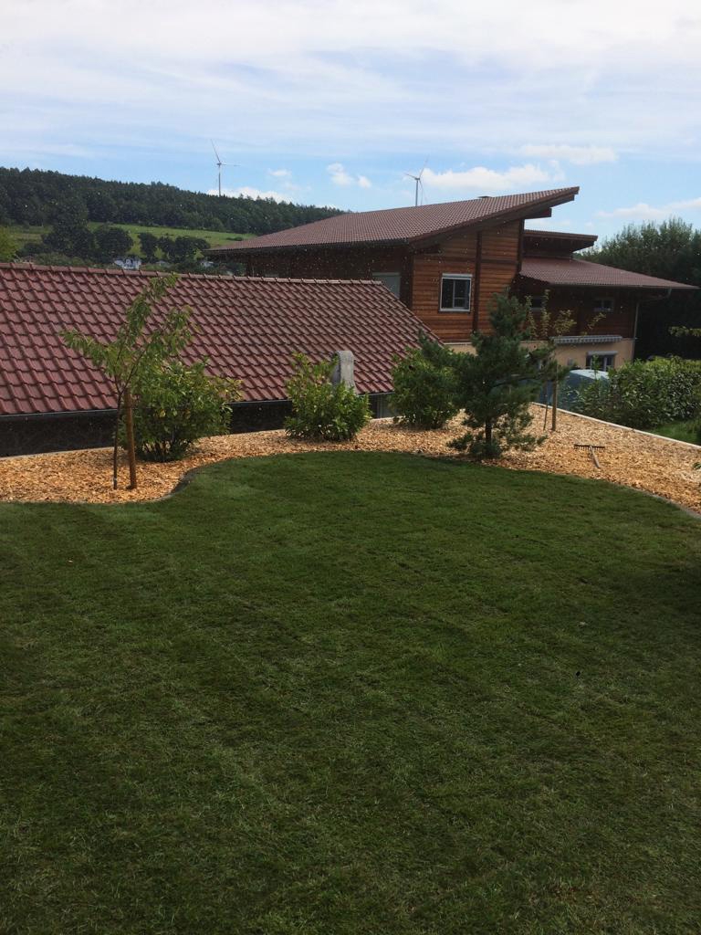 Rollrasen und Pflegeleichte Gartengestaltung